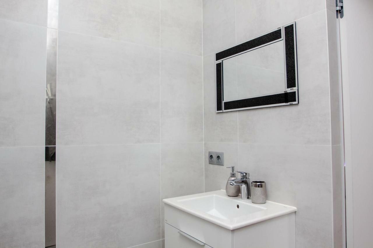 Novel Apartment Варшава Екстериор снимка